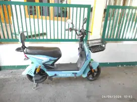 Selis sepeda listrik terbaru