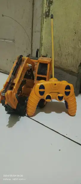 Mainan eskafator remot control anak