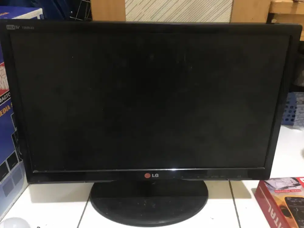 TV LG HD tv 19MN43 minus