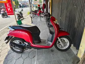 Scoopy merah 2019