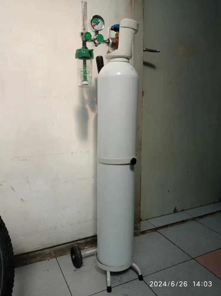 Tabung Oksigen (O2 ) + Regulator + Troli