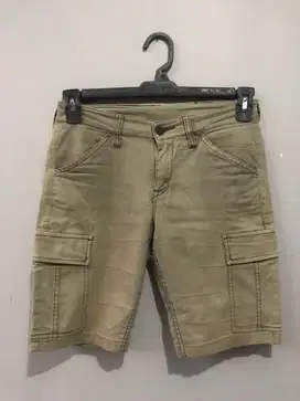 Celana Cargo Pendek Uniqlo