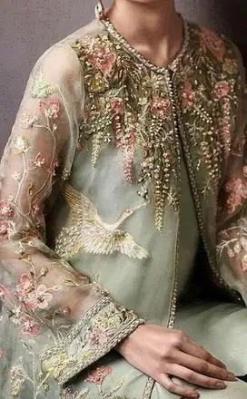 Tukang bordir halus  untuk baju pengantin