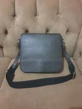 Mulus .authentic tas selempang .messenger louis vuitton lv