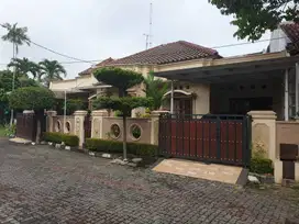 Dijual Rumah Mewah Full Furnished di Srondol Bumi Indah Blok H no.6