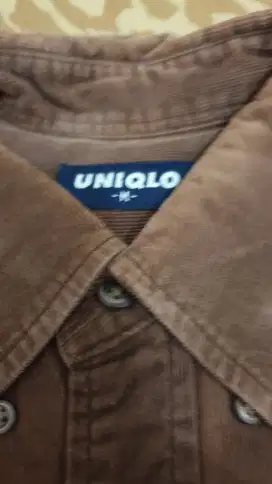 Kemeja corduroy uniqlo