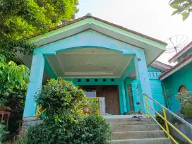 Rumah Asri di Ketinggian - Udara Sejuk & Pemandangan Hijau