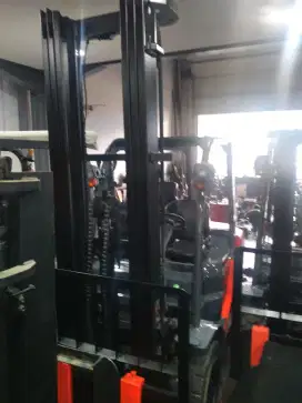 Forklift Toyota 3 ton tiang tinggi