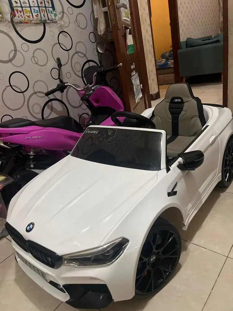 Mobil mobilan bmw di pakai cm 1 x