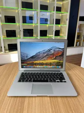 Macbook Air 2017 13 Inch i5 RAM 8/256GB