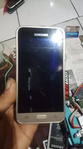 Dijual Samsung J1 2016 Ram 1/8GB,HIDUP minus Stuck logo harus software