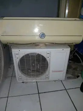 AC ½PK  pendingin ruangan indoor plus outdoor tinggal pasang saja