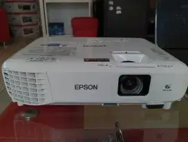 proyektor second Epson EB-X500 (LIKE NEW)