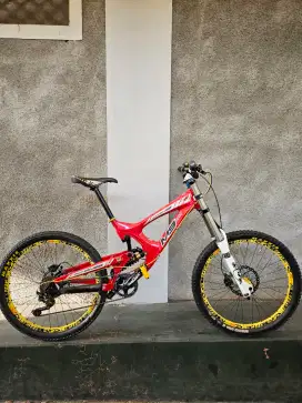 DIJUAL Fullbike DH INTENSE M9 red