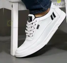 Sepatu Sneakers Pria Putih