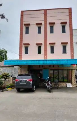 Dijual Ruko siap Huni 3 lantai pinggir Jalan Vila Pekayon BekSel