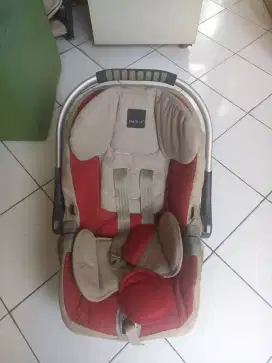 Kursi bayi buat di mobil merek Babyelle