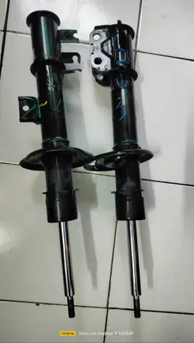Shock breaker mobil Suzuki S-CROSS