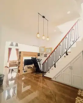 Rumah mewah 2lt Over Kredit siap huni .deket stasiun