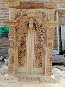 Jendela pintu ukir