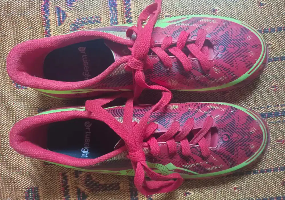 Sepatu Futsal Ortuseight Warna Merah Ukuran 37