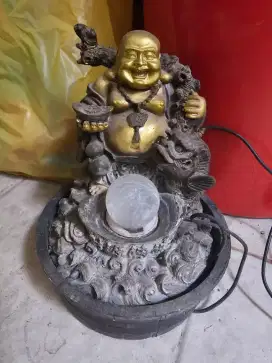 Patung budha air mancur