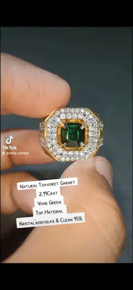 Natural Tsavoret Garnet 2,19Crat