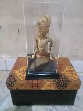 Patung koleksi antik