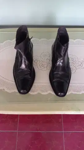 SEPATU Merek AIGNER