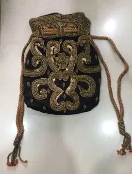 Tas wanita model serut motif Payet