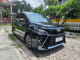 Toyota Voxy 2.0 automatic 2018