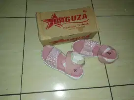 Sepatu senda merk BAGUZA