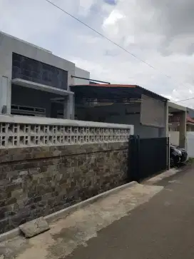 Disewakan 1 unit rumah tinggal bawa koper