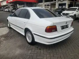 bmw 528 i thn 1998 w putih jok kulit antik good condition  semarang