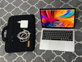 MacBook Pro 2017 (8GB/256GB)