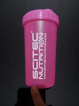 Shaker sekaligus Botol minum 700ml