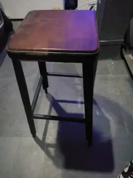 Kursi cafe tinggi