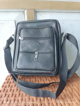 Tas selempang kulit asli