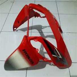 Cover depan VARIO warna merah ORIGINAL bawaan motor