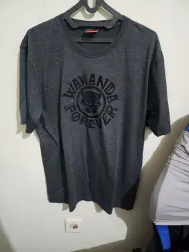 Kaos Marvel Wakanda Forever abu gelap size L