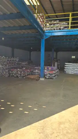 Bagian gudang/pengemasan barang