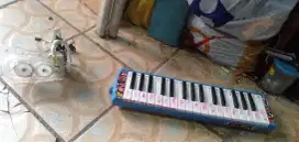 Slhkn plh slh 1 dr pianika utk ank bljr music di sklh atau sblh nya