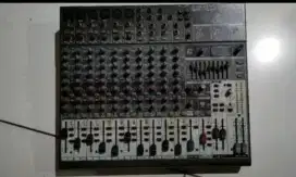 Dijual Cepat Mixer Behringer 1832FX