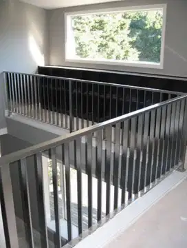 RAILLING BALKON MINIMALIS