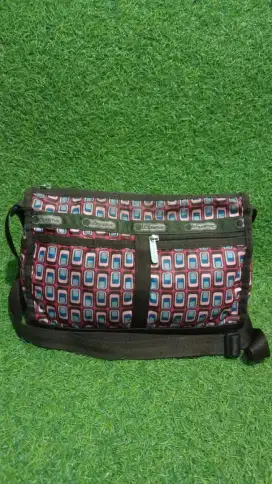 Tas Slempang LeSportsac