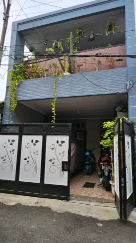 JUAL CEPAT rumah dalam Komplek
abadi, Duren Sawit. Langsung pemilik