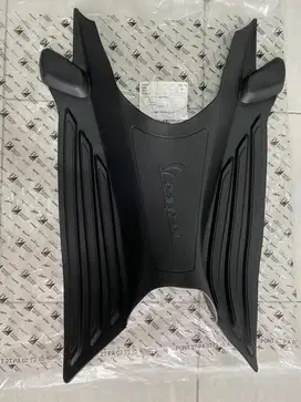 New floormate black for vespa sprint, primavera