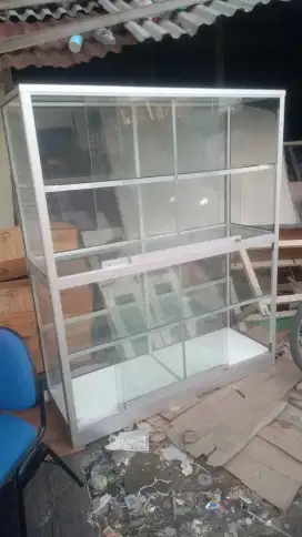 DIJUAL ETALASE KACA