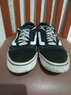 Jual cepat sepatu sneakers VANS old school size 46 warna hitam putih