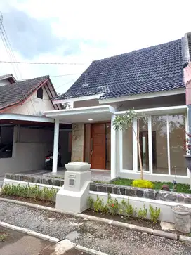 Rumah Adem di Perumahan Tugu Asri Palagan